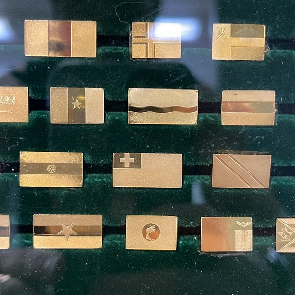 Franklin Mint Flags of The World collectible gold miniatures - Picture 4 of 17